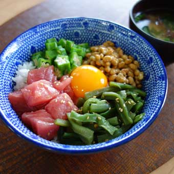 山くらげのカリカリねばトロ丼　2人前